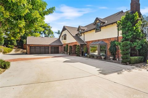 A home in North Tustin