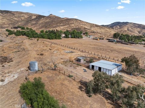 A home in Agua Dulce