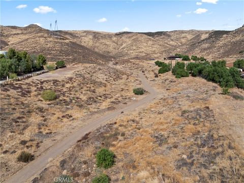 A home in Agua Dulce