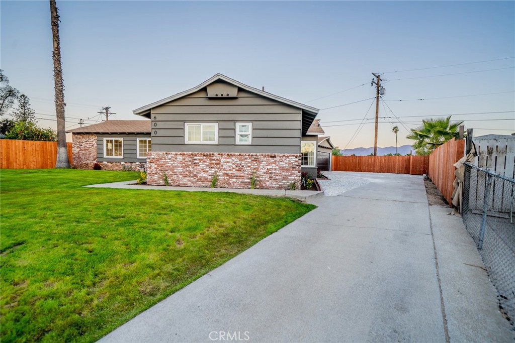 600 E Glen Oak Street