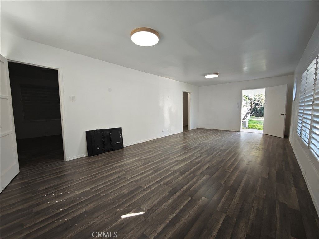 listing image 0