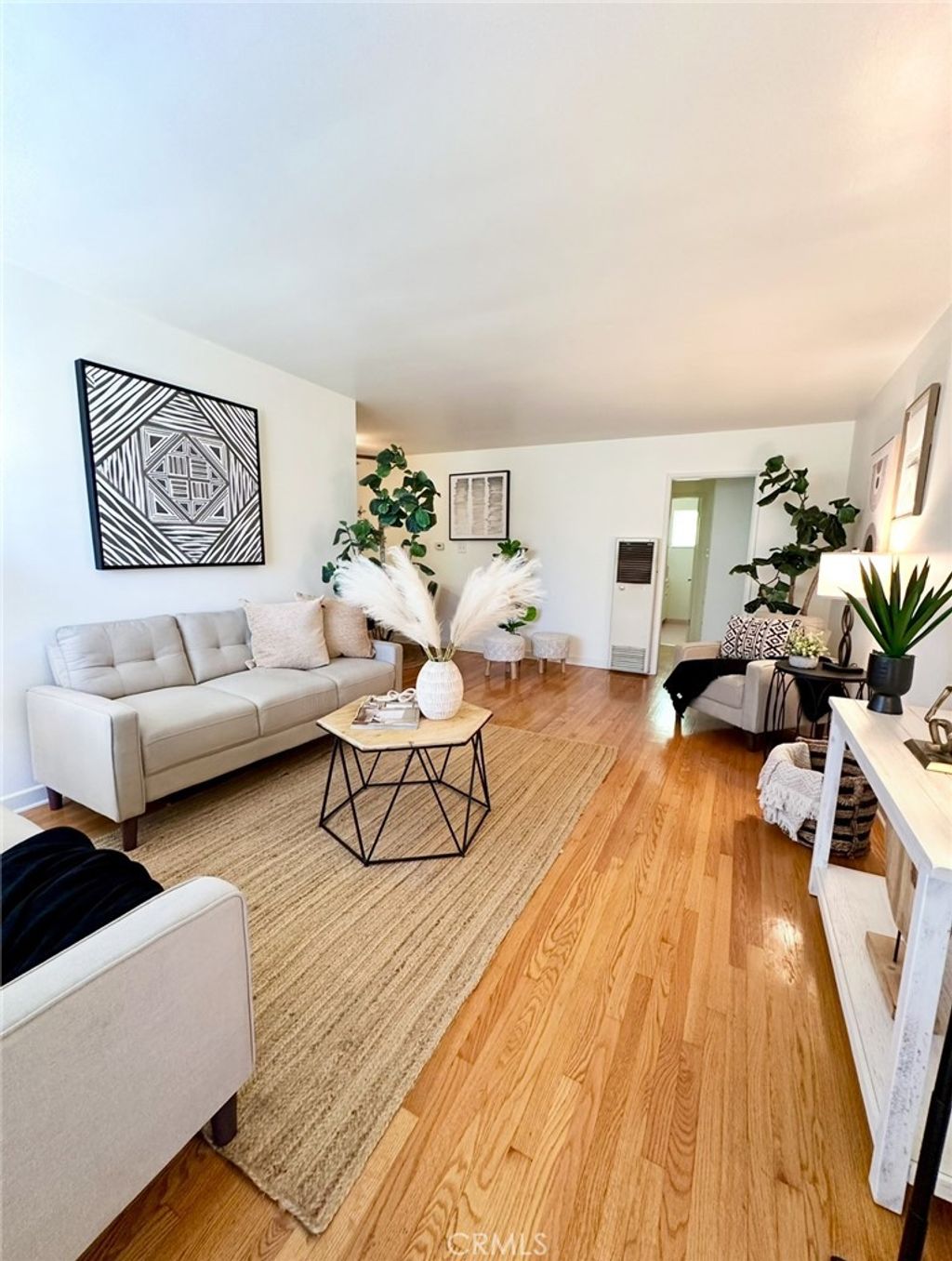 listing image 0
