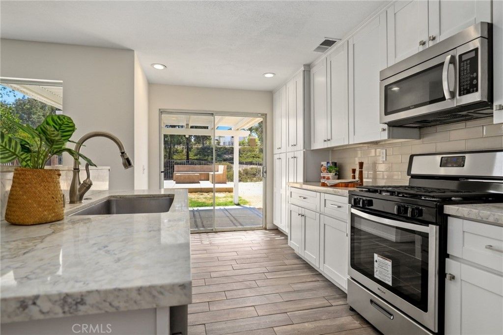 listing image 130727480552484228740