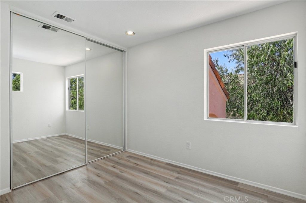 listing image 130721416295296241824