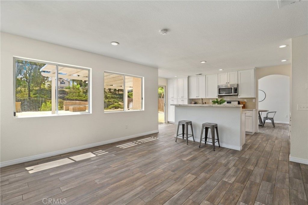 listing image 130729920435402414974