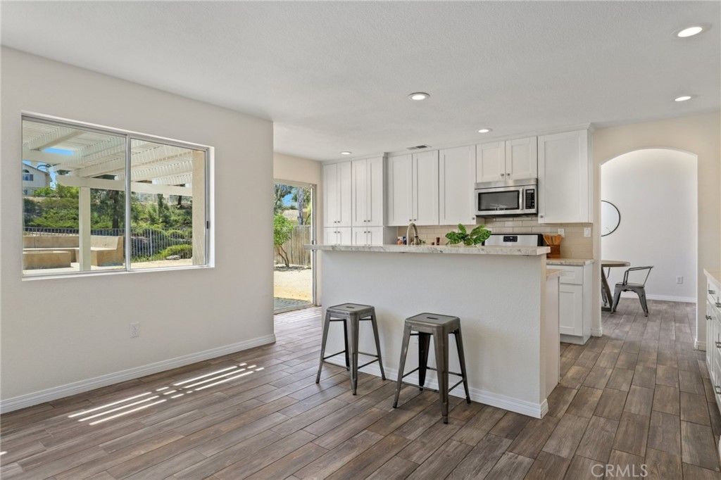 listing image 130726993017954005555