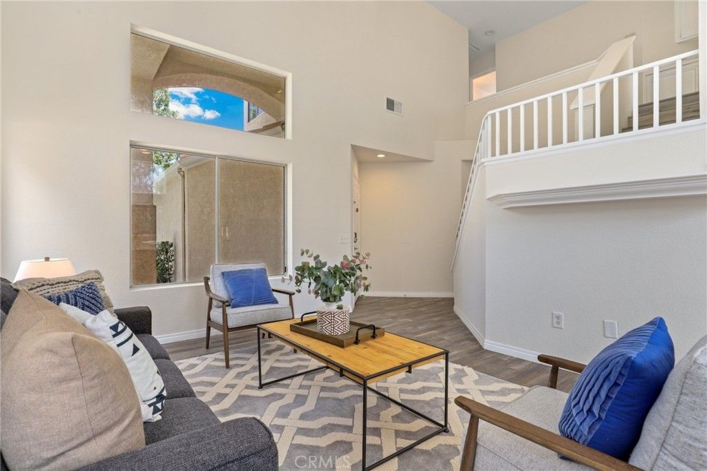 listing image 130720381684387543413