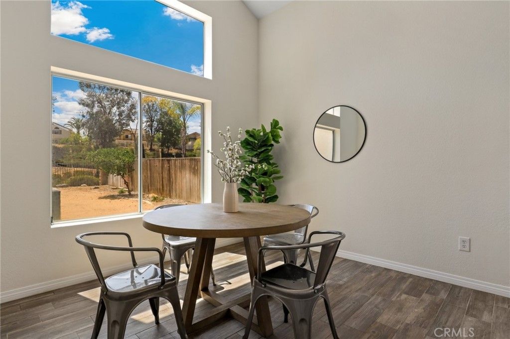 listing image 130721081370436208165