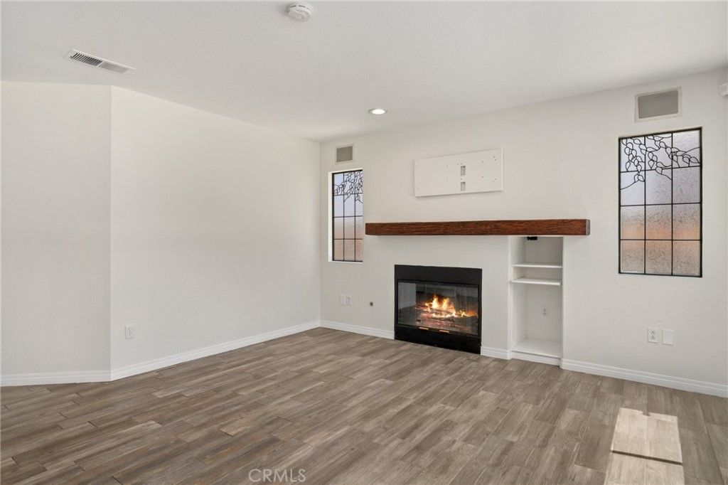 listing image 130724655951916801638