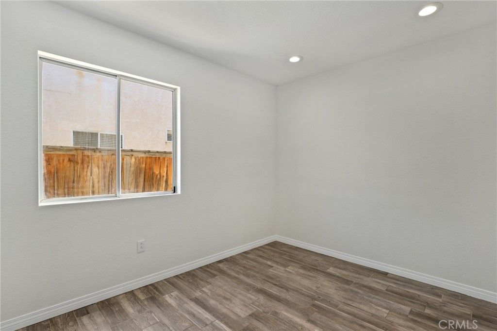 listing image 130729179987954186086