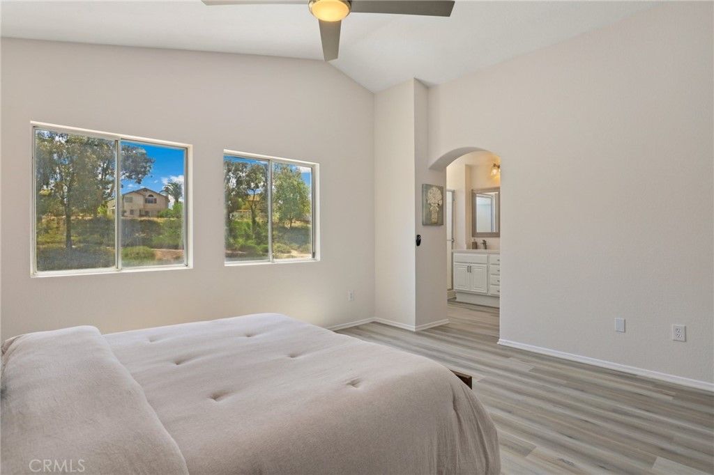 listing image 130724400669801074625