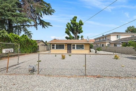 A home in El Monte