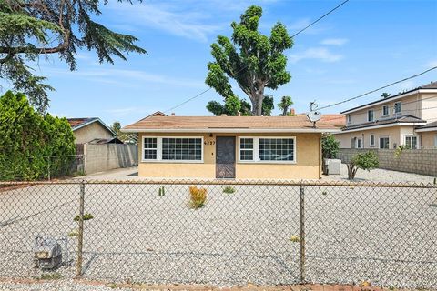 A home in El Monte