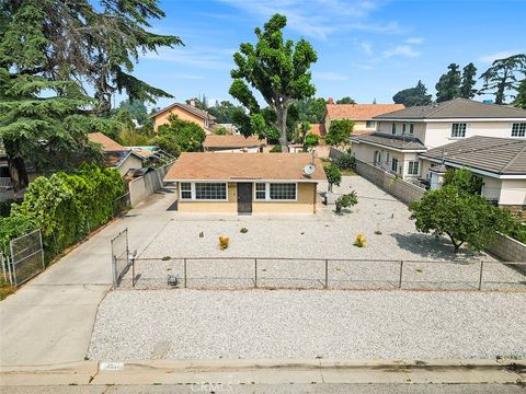 A home in El Monte