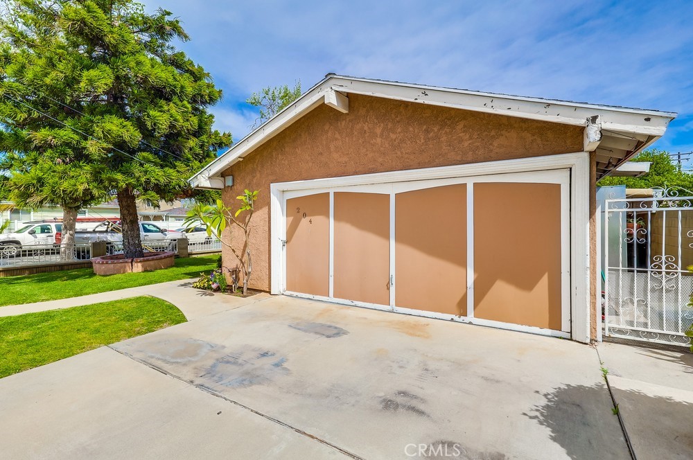 204 N Poplar Avenue