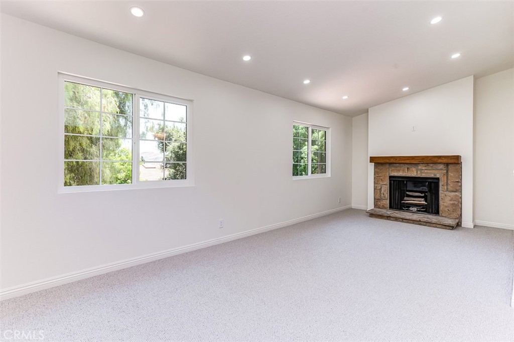 Photo 18 of 27 of 29723 Canwood Street townhome