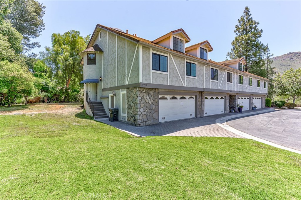 View Agoura Hills, CA 91301 townhome