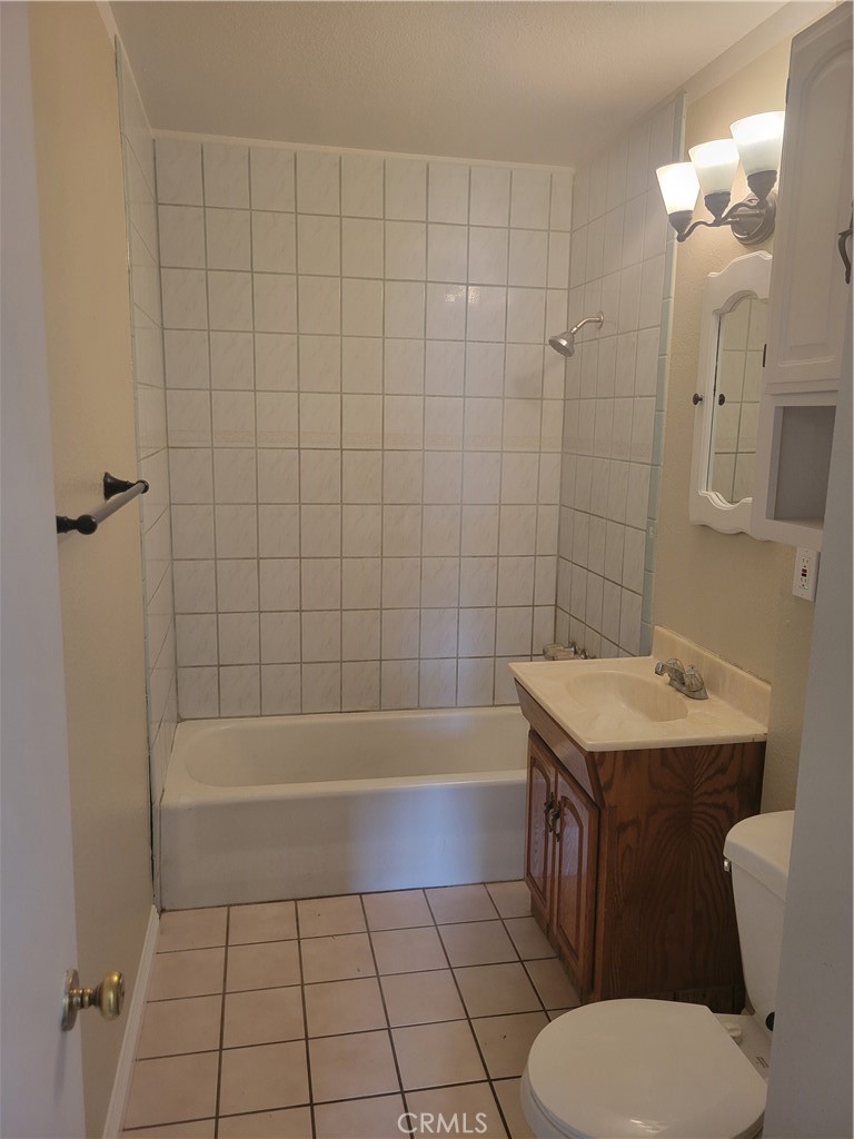 Photo 10 of 26 of 1137 E Virginia Way house
