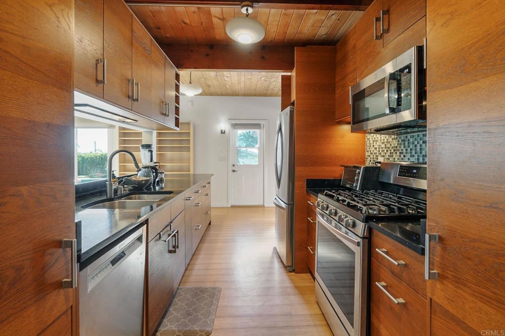 1125 Chinquapin