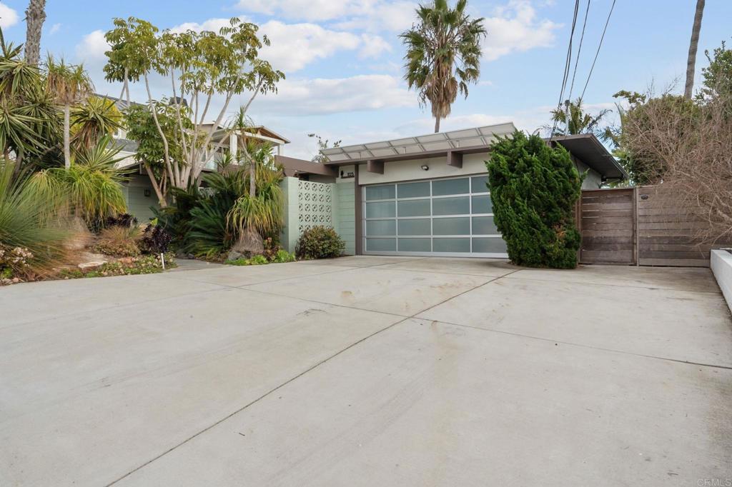 1125 Chinquapin