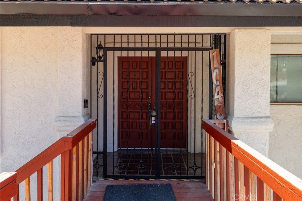 listing image 130722772817786835707