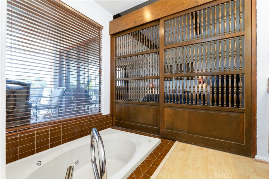 listing image 130721193950280516020