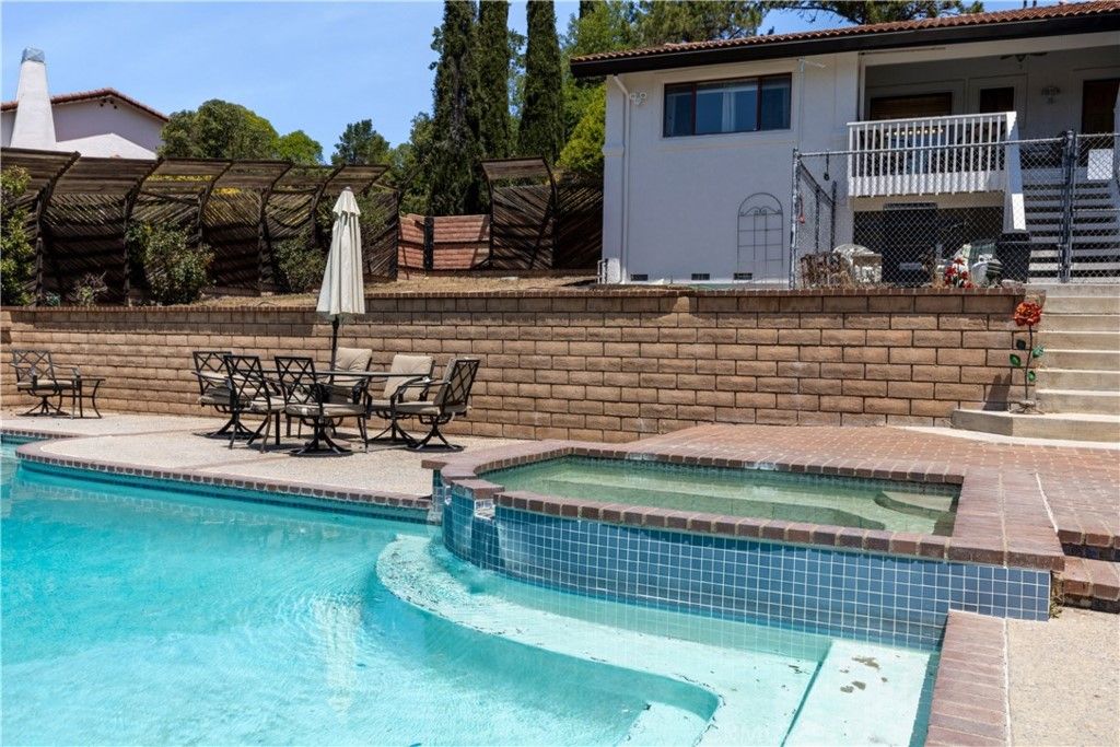 listing image 130728309432886722553