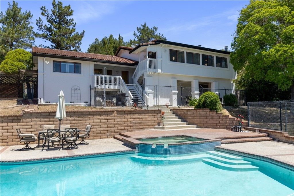 listing image 130727781624887935140