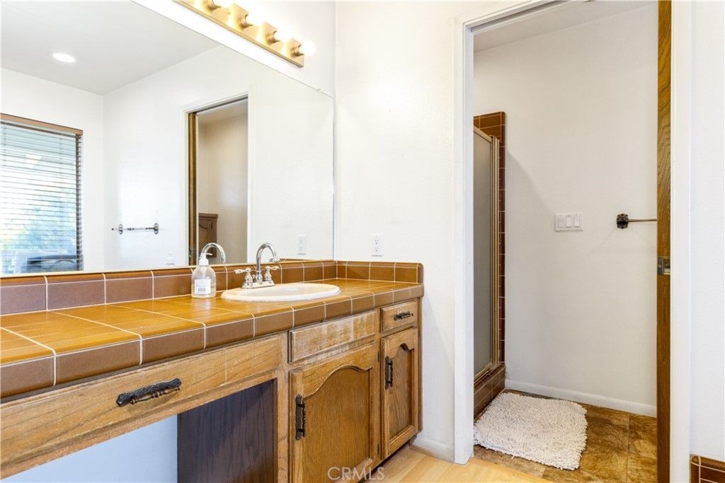 listing image 130725523462400775845