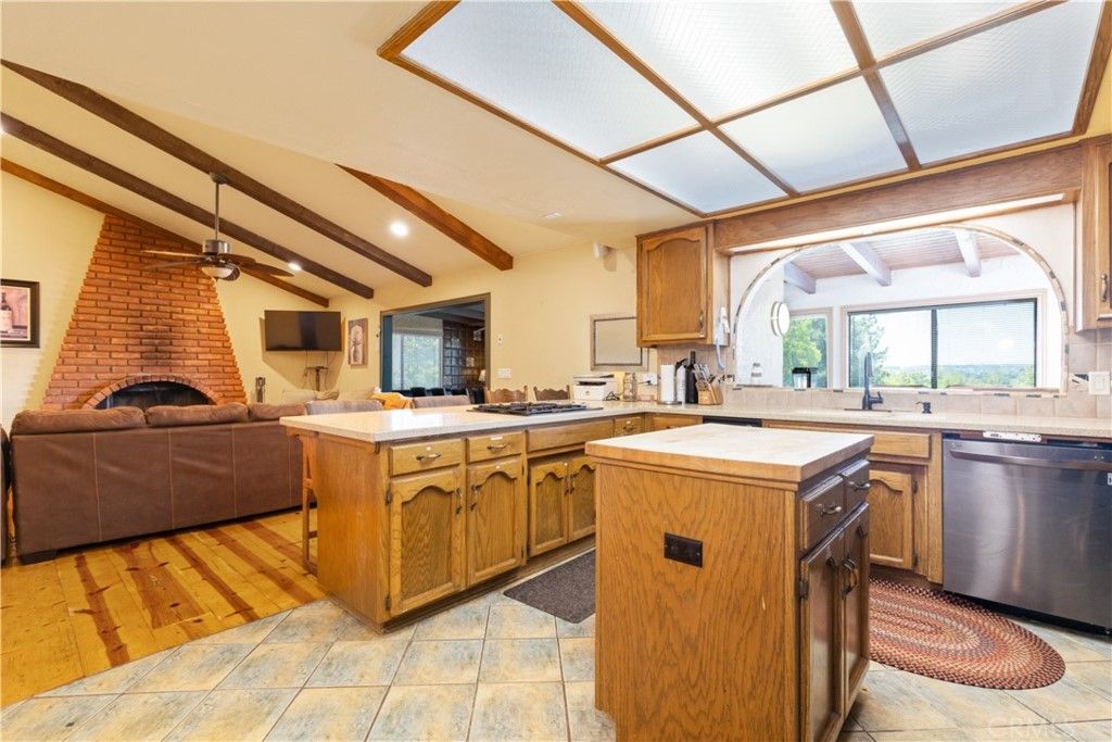 listing image 130723646143455021612