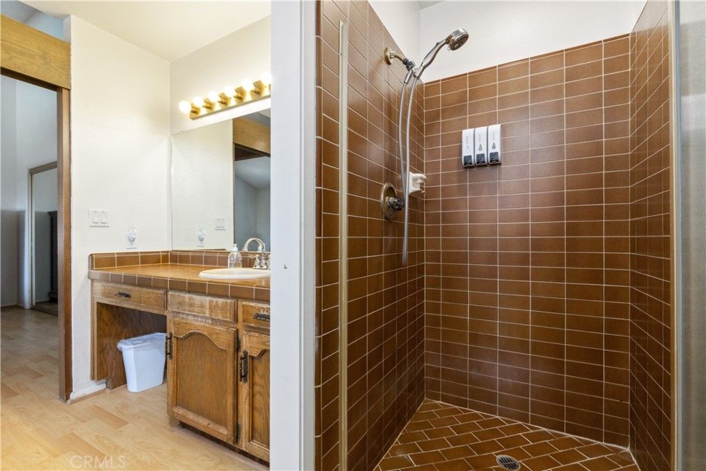 listing image 130726604721348831912