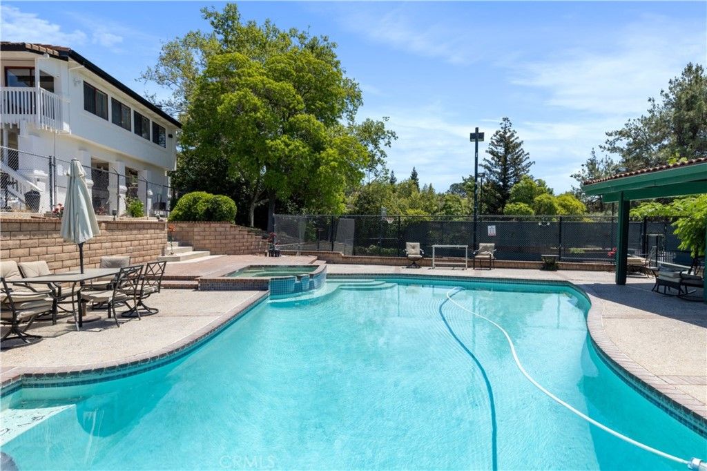 listing image 130728445155625678718