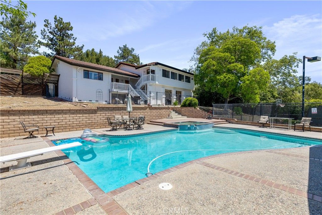 listing image 130724615933874514643