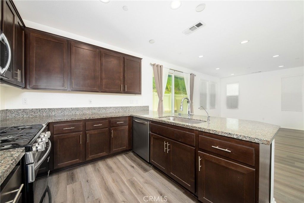 listing image 130729191414979799035