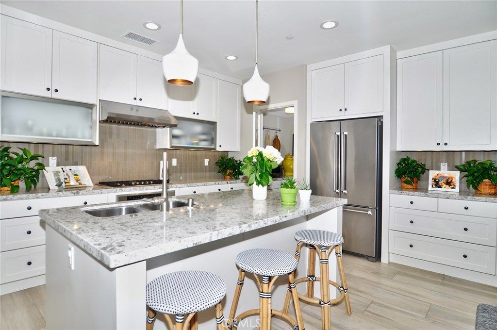 listing image 130729903319088275777