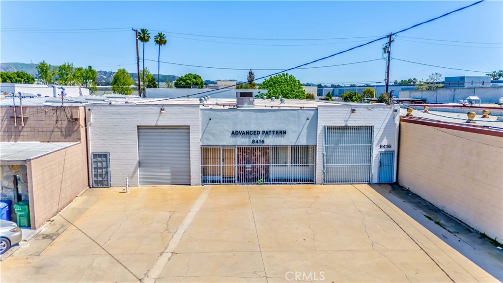 Conveniently located in central Santa Fe Springs. 14" clearance. Two ground level doors & 2 loading docks. This site has 2 addresses (8416 Secura & 8416 1/2 Secura), one unit for owner use and the other unit can be subleased. Two 200 AMP, 240 Volt power panels. Total of 13 parking spaces. Easy access to 5 & 605 freeways. 3 bathrooms. 3 offices. Air flow pipe. Security camera system. 9 ventilation fans for air flow. Newer A/C.