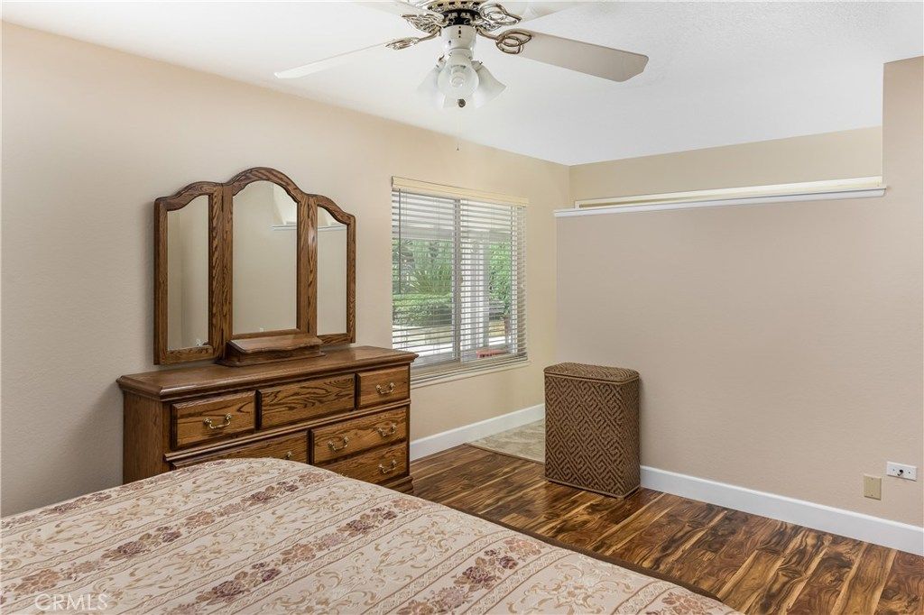 listing image 130727227981963789132