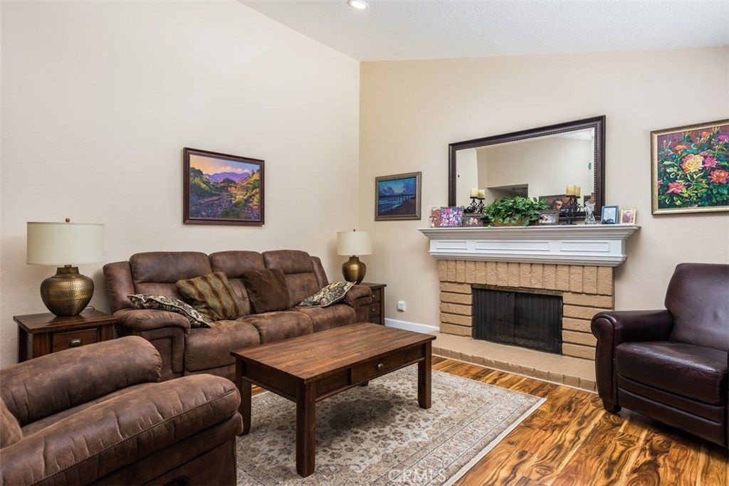 listing image 130720440204131006757
