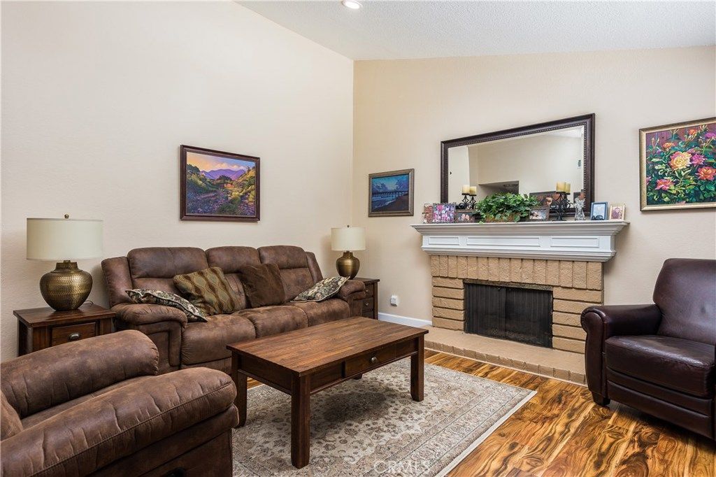 listing image 130723449213273618492
