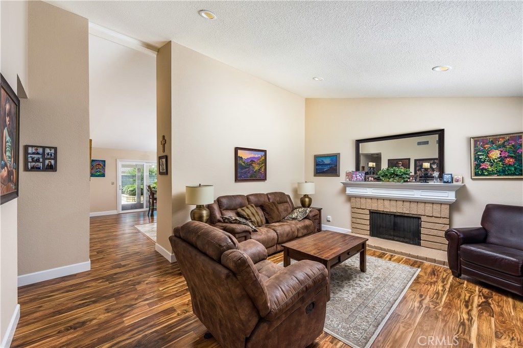 listing image 130720275391124723257