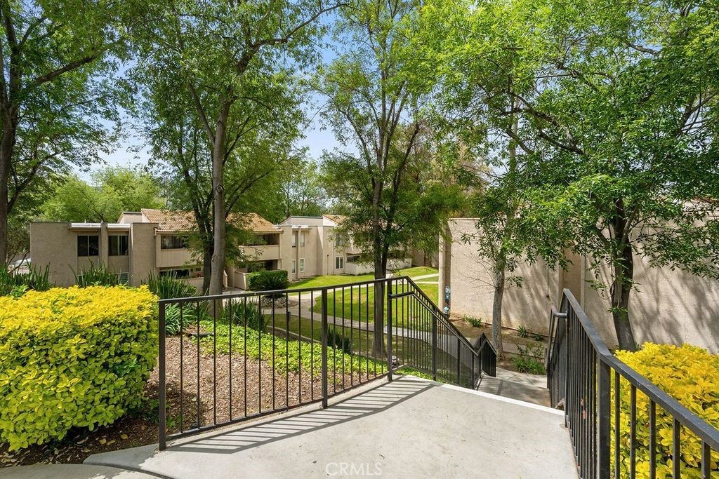 View Agoura Hills, CA 91301 condo