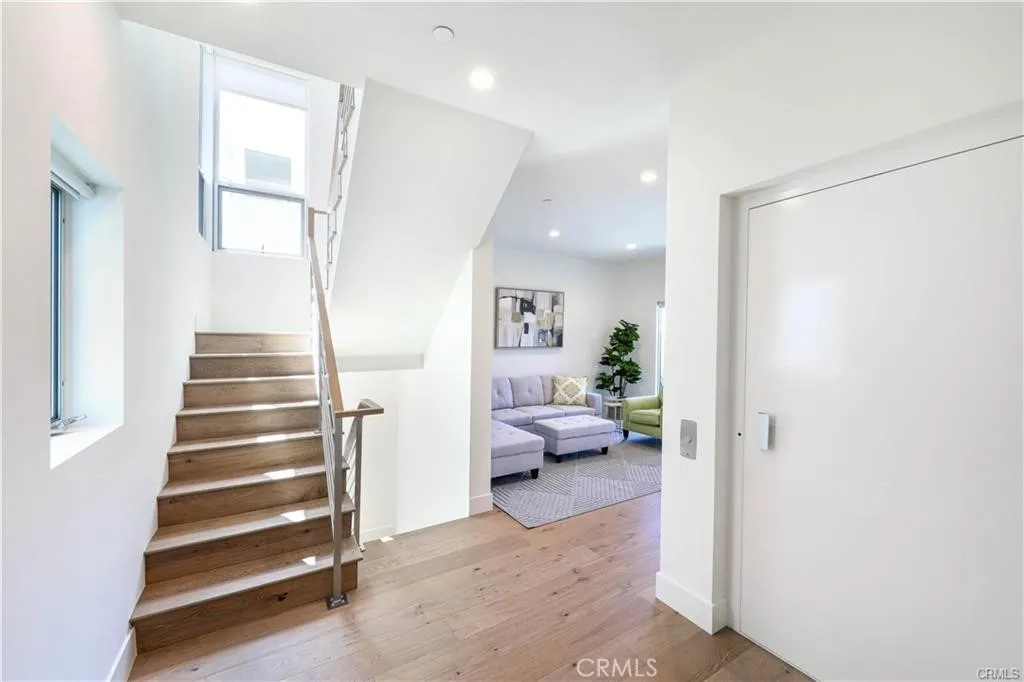 Corona del Mar, California 92625, United States, 3 Bedrooms Bedrooms, ,3 BathroomsBathrooms,Residential,Active,103939