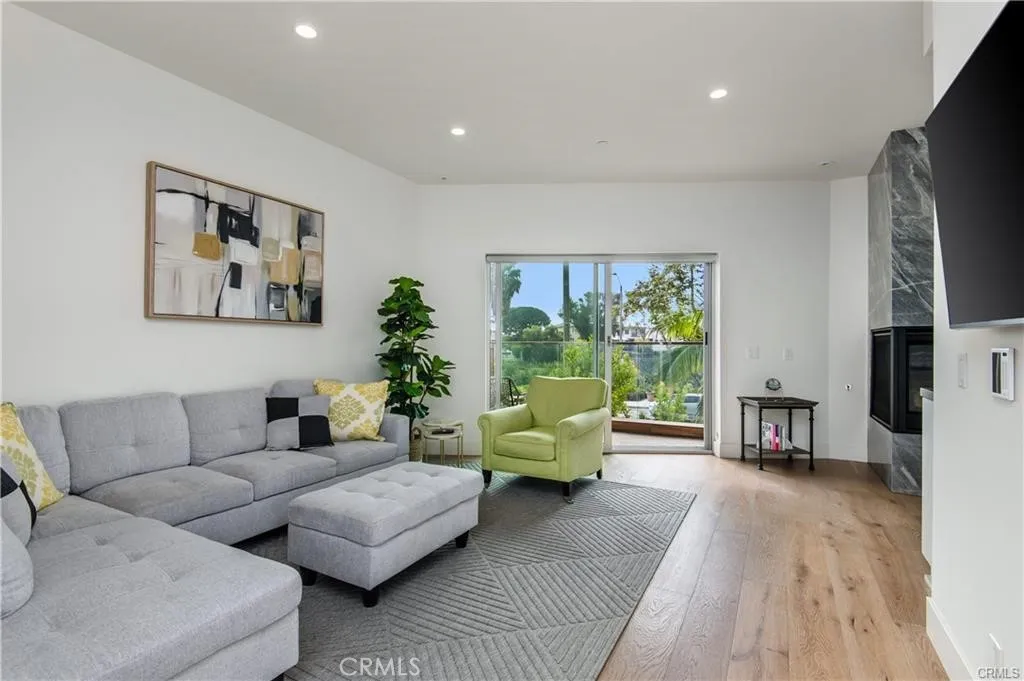 Corona del Mar, California 92625, United States, 3 Bedrooms Bedrooms, ,3 BathroomsBathrooms,Residential,Active,103939