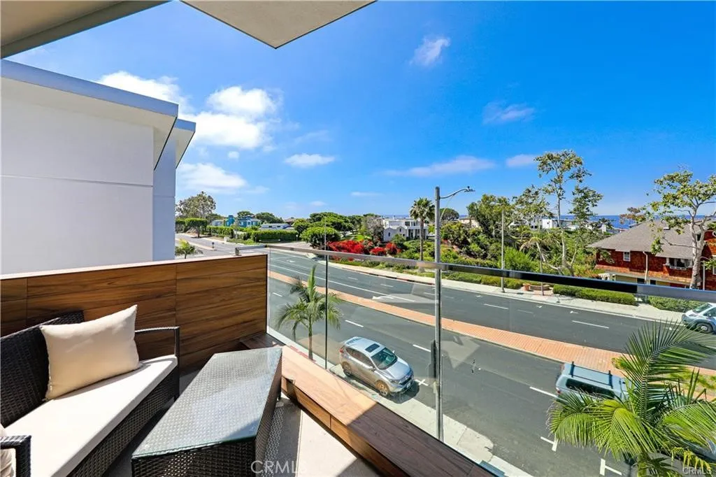 Corona del Mar, California 92625, United States, 3 Bedrooms Bedrooms, ,3 BathroomsBathrooms,Residential,Active,103939
