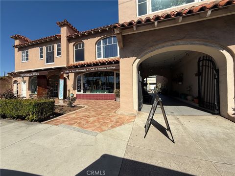 Photo of 976 S Coast, Laguna Beach, CA 92651 (MLS # LG25059330) Photo of 976 S Coast, Laguna Beach, CA 92651 (MLS # LG25059330)