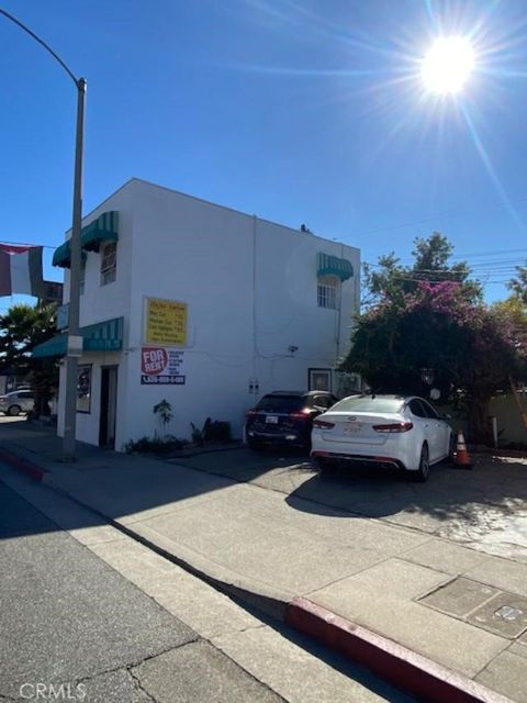 Photo of 1056 E Walnut Street, Pasadena, CA 91106 (MLS # SB25012211)