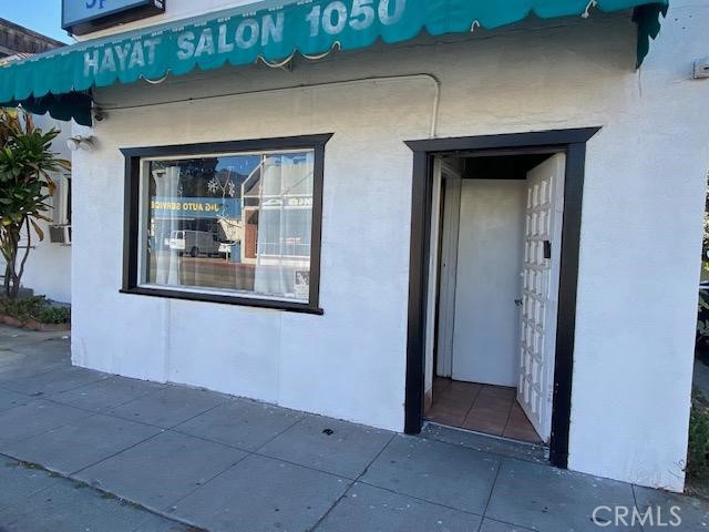 Main image without alt text