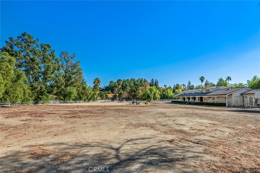 5547 PARADISE VALLEY Road