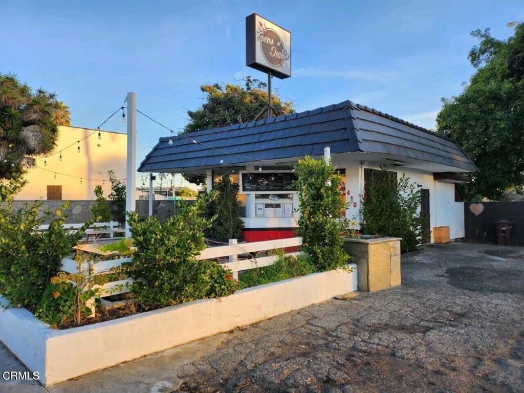 Amazing Downtown Ventura Fast Food Location!Prime Location with High Visibility - Steps to the Beach!This is a unique opportunity for the savvy investor! Located on a high-traffic street in the heart of downtown Ventura, this fast food property is just steps away from the beautiful beach. Perfectly positioned for maximum exposure, with easy access from the freeway and convenient parking for customers.The property is currently tenant-occupied, providing an excellent income-generating opportunity. With high foot traffic, easy freeway access, and proximity to local attractions, this location is ideal for a fast food restaurant or quick-service dining.This rare commercial opportunity is located in one of the most sought-after areas of Ventura. Don't miss out - call today for more details and to schedule a viewing!