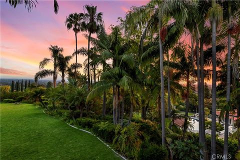 A home in North Tustin